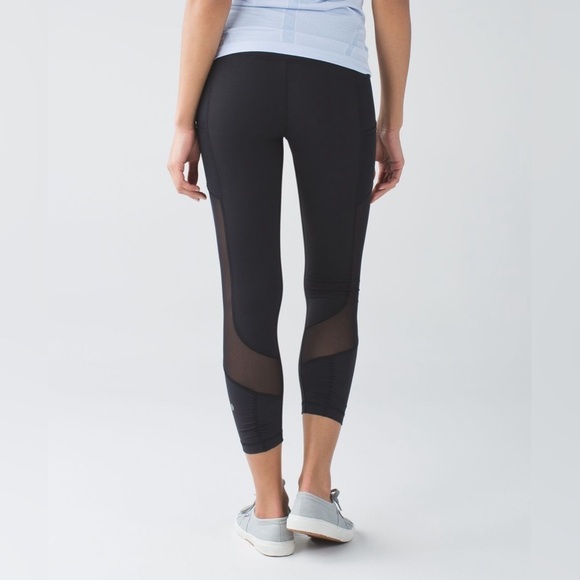 Lululemon Seek The Heat Crop in Black Size: 2 - Picture 1 of 13